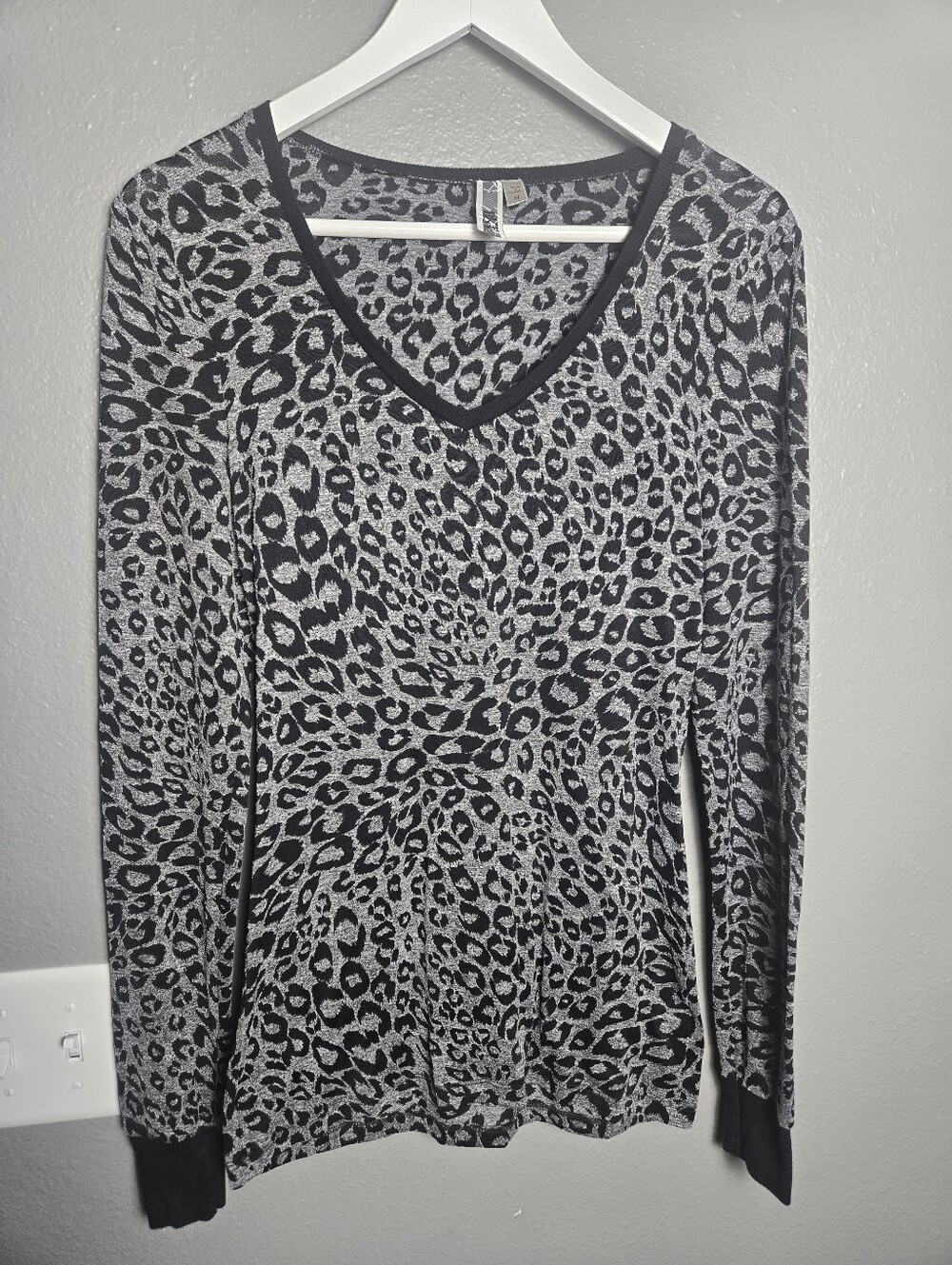 BKE Leopard Print Grey And Black Soft Long Sleeve Top Size Medium